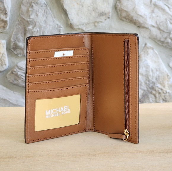 Michael Kors Jet Set Travel Passport Logo Wallet Brown - Picture 2 of 6